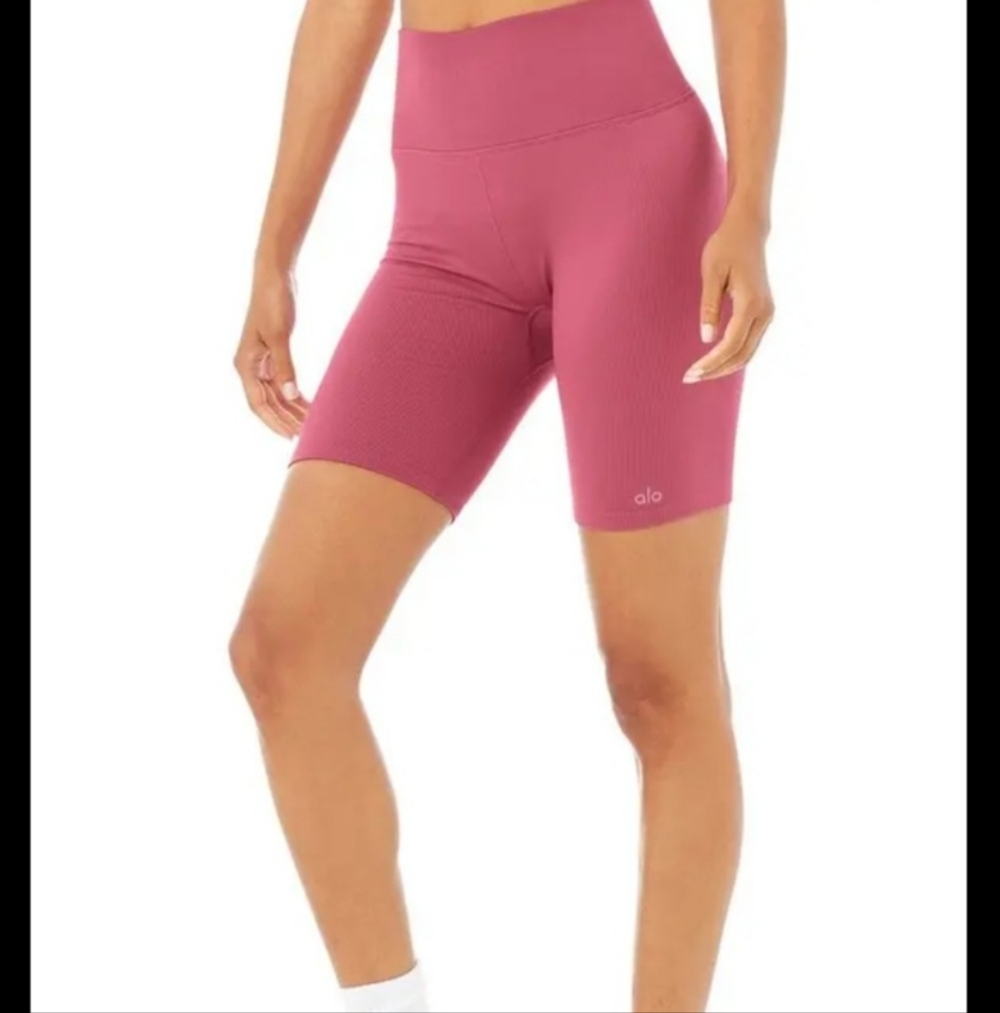 ALO Yoga Raspberry Sports Bra / Shorts - Picture 5 of 8